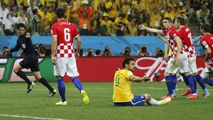 Presa internațională desființează arbitrajul lui Nichimura de la Brazilia-Croația, 3-1: "Fred a căzut ca un sac de plumb atins de o pană"