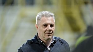 Șumudică, la mare căutare pe final de contract la Astra: "Credeți-mă, îmi apar de-a prefixe pe telefon...". Ce spune Șumi înainte de meciul sezonului din finala Cupei României