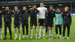 Ce nu s-a văzut la TV. Ce au făcut fanii jucătorii FCSB și ultrașii campioanei din Olanda, imediat după meci