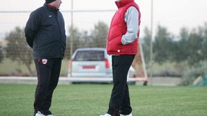 "Vorbesc cu Țălnar în fiecare pauză!"** VEZI AICI analiza lui Cornel Dinu după meciul de la Iași!