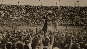 Uluitoarea poveste a "Omului-Steaua", partea a II-a. Cum l-a convins Dinamo pe Ion Voinescu să semneze cu Steaua: "Mi-au spus să îmi iau haine groase la mine, când afară era vară"