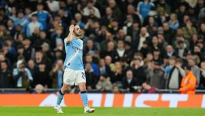 Șoc în Manchester City - Real Madrid! Bernardo Silva, ELIMINAT în minutul 21 pentru henț: Vinicius a marcat din penalty!