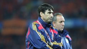 Pițurcă este încolțit