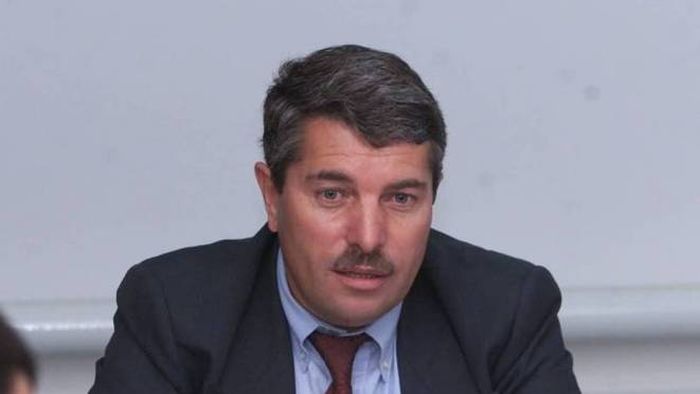 "Avram mă persecută!"