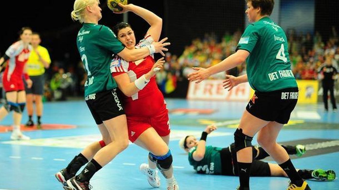 Președinte-spectator? Nu! Băsescu nu merge la Oltchim-Viborg