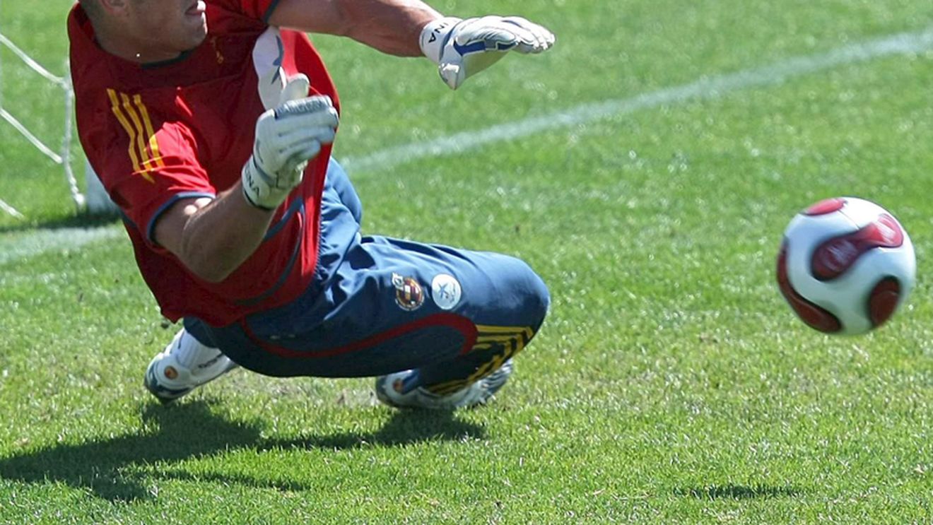 Benitez il ridica in slavi pe Reina