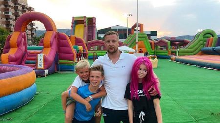 Legendarul Vyacheslav Malafeev, probleme mari de familie! Fiica lui de doar 16 ani a fost reținută pentru trafic de droguri și riscă 15 ani de închisoare | FOTO