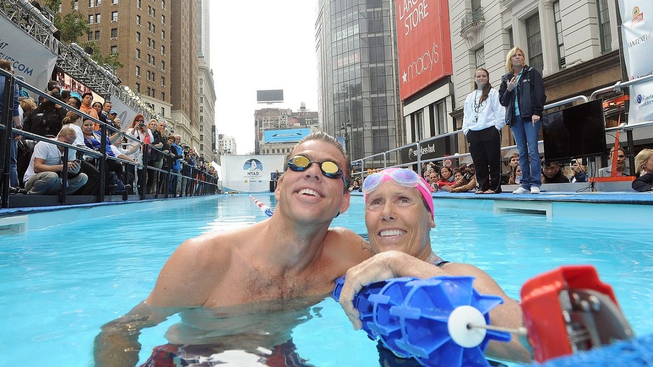 Moartea i-a tot dat târcoale campionului olimpic: a fost atacat de rechin, a scăpat din uragane şi, acum, din incendiile devastatoare de la Los Angeles