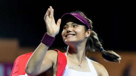 Emma Răducanu renaște pe tărâm asiatic! S-a calificat în prima semifinală după mai bine de un an și se va lupta cu Jelena Ostapenko | VIDEO