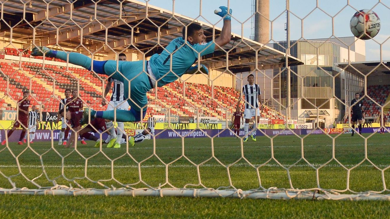 Cel mai experimentat portar din Liga 1 e convins că Dinamo ar face o super afacere: „E cel mai bun din campionat, dar ca Arlauskis n-am mai avut de 20 de ani” | EXCLUSIV