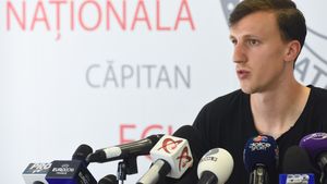 Chiricheș a devenit tată! Fundașul naționalei a postat o fotografie alături de fiul său: "Cel mai important moment din viața mea!"