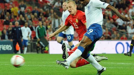 Juve schimbă tot în ofensivă! Defoe, dorit la Torino!