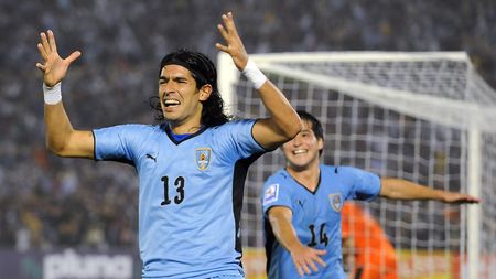 Jucătorul care a combinat fotbalul cu turismul și-a găsit o nouă echipă. La 40 de ani, "El Loco" a intrat în Cartea Recurdurilor. Impresionant: la câte echipe a jucat