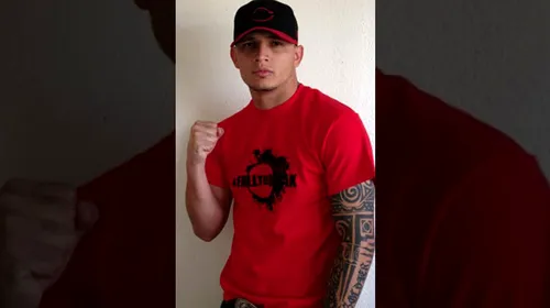 Un star din MMA s-a luptat de unul singur în prima zi a anului cu 4 bărbați care voiau să-i spargă casa: unul a murit, altul a fost internat în stare gravă