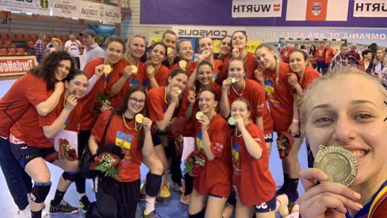 Povestea de succes a celei mai noi campioane din handbalul românesc! După titlul la senioare în 1988, Tg. Mureș anunță o nouă eră. „Sunt vedetele orașului, mai mult decât atât nu are cine să le ofere în acest moment"