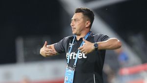 Ilie Poenaru a reacționat, după ce Gigi Becali a anunțat că îl vrea la FCSB după plecarea lui Nicolae Dică: „Trebuie să analizez următorul pas!”