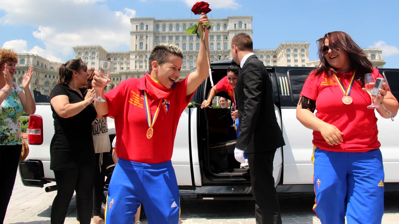 Medaliatele la Europenele de box s-au plimbat cu limuzina prin București | FOTO
