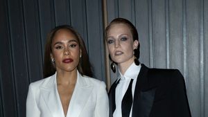 Prezentatoarea știrilor sportive și iubita ei cântăreață au ieșit pentru prima oară, oficial, în public, ca un cuplu. GALERIE FOTO