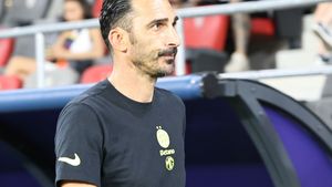 Charalambous și Becali, făcuți praf de patronul din Superliga: „Primitivi! Ăla nu-i antrenor”