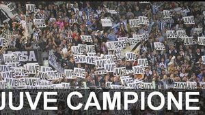 Italia are o nouă regină!** "Delirio" Juve domină Serie A: VIDEO Fanii au invadat terenul după titlul câștigat fără eșec