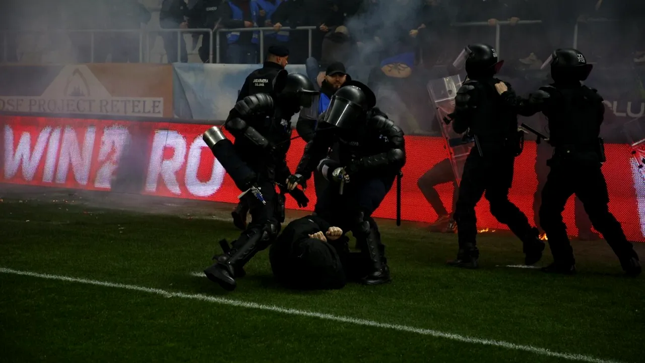 Jandarmeria cere sancțiuni dure împotriva celor de la Rapid și de la Dinamo! Ar putea avea stadioanele închise