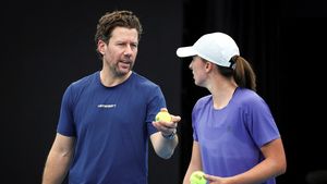 Cum a încercat Iga Swiatek să acopere gestul controversat pe care l-a făcut față de antrenorul Wim Fissette, omul care a pregătit-o şi pe Simona Halep