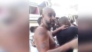 Imagini absolut șocante: „Împăratul” Adriano a ajuns în ultimul hal! L-au filmat băut pe motocicletă. Cum a ajuns să arate fostul atacant din naționala Braziliei, care făcea senzație cu Adrian Mutu în Serie A | VIDEO