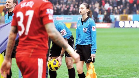 Cel mai cunoscut cuplu de comentatori britanici, suspendat