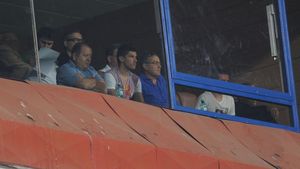 Becali a recreat scene biblice în lojă!** Cine au fost "aleșii" care au stat de-a stânga și de-a dreapta "tatălui" :)