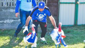 Senzație | O echipă din Liga 3 are mascote doi curcani! Cele două păsări au purtat noroc clubului la primul meci în care au fost aduse la stadion | VIDEO