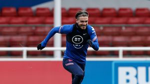 Ce decizie a luat Jack Grealish după ce a fost prins într-un triunghi amoros: starul lui Manchester City se face băiat de casă! | GALERIE FOTO