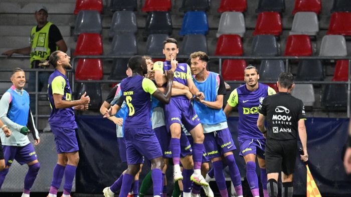 Cine transmite la TV Paksi - CFR Cluj