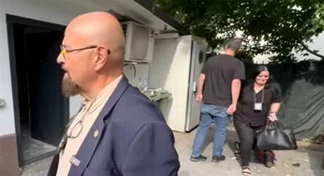 Ce făceau acești 2 comisari ANPC, în spatele lui Piedone, în timp ce șeful lor derula un control la o firmă de pompe funebre din București