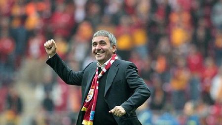 Hall of Hagi. Fostul "decar" al Galatei, recunoscut de fosta sa echipă la derby-ul cu Fenerbahce