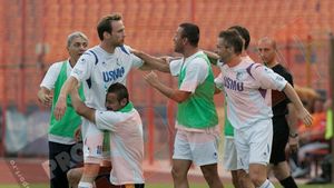 Bătuți din nou "acasă"