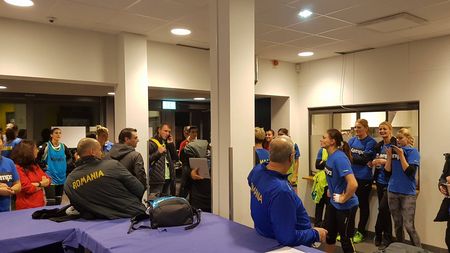 Momente încordate pentru naționala României în Helsingborg. Neagu și colegele sale au fost evacuate din sală cu 40 de minute înaintea finalului antrenamentului. Reacția nervoasă a lui Martin Ambros: "Nu e posibil. Trebuie să facem ceva"