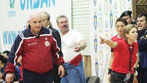 Tadici o apără pe Târcă