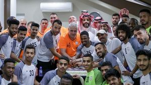 GALERIE FOTO | "Șeic" în Arabia Saudită! Șumudică a unit vestiarul lui Al Shabab, la primul antrenament