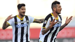 "Dublă" pentru idolul din Ghencea! Thereau face spectacol în Serie A. VIDEO |  "Scărița" prin care fostul atacant al Stelei a spart gheața în tricoul lui Udinese