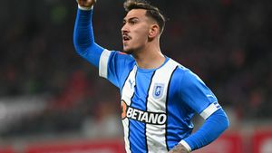 Ivaylo Petev pune piciorul în prag la Universitatea Craiova! Ce decizie a luat în privinţa lui Jovan Markovic. EXCLUSIV