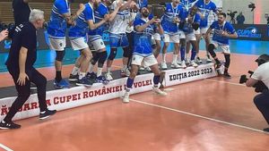 SCM Universitatea Craiova a câştigat Cupa României la volei masculin. La 43 de ani, căpitanul oltenilor, „Lolo” Lică a fost MVP-ul finalei