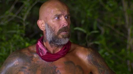 Cătălin Zmărăndescu, anunț șocant la Survivor România 2022: „Vreau să ies din concursul ăsta! Plec acasă”! Criză de nervi la adresa colegilor din echipa Faimoșilor: „Treziți-vă dracului!”  