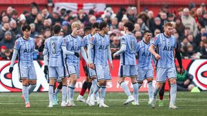 Tragere la sorți de coșmar pentru Radu Drăgușin. Ce adversară va avea Tottenham