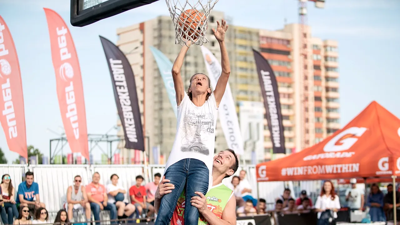 De la maraton la slam-dunk. În 2000 alerga la Jocurile Olimpice pe străzile din Sydney, acum Alina Tecuț a făcut spectacol sub panou la Superbet Galați Streetball