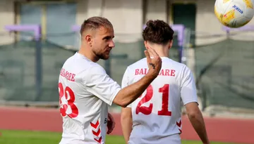 Sergiu Ciocan, fotbalist și arbitru. Mijlocașul joacă în Liga 3 și este ”central” în Liga 4 și în Liga 5