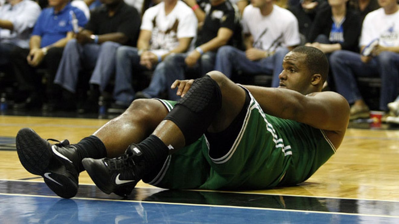 VIDEO** Glen "Big Baby" Davis, colosul de 131 de kg, făcut KO!