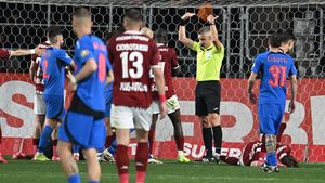„Fault clar! Nu înțeleg de ce nu a intervenit Hațegan!”. Verdictul specialistului la faza șocantă în care Radu Petrescu a refuzat efectiv să dea penalty pentru Rapid cu FCSB
