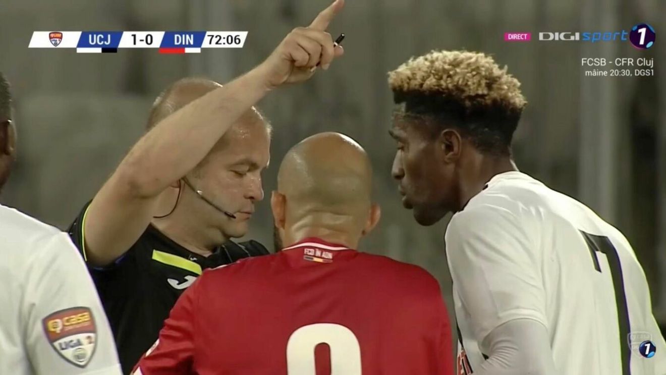 U Cluj, în inferioritate numerică la meciul de baraj cu Dinamo, după ce „câinii” au contestat delegarea arbitrului | FOTO