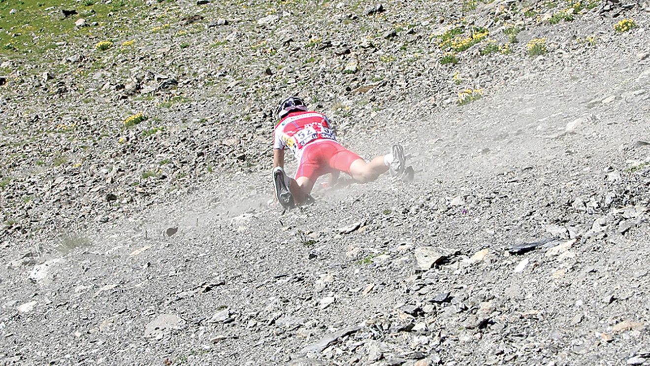 Atenție, cad cicliști!