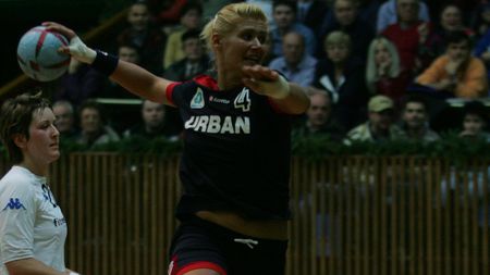 Au cerut sosuri, vor primi salate!